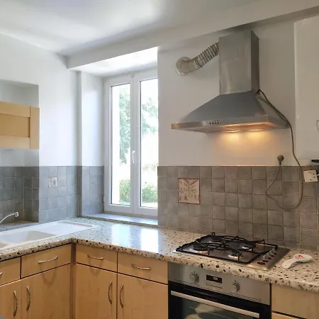 Maison Christy, Spacieux, Calme Avec Jardin Apartamento